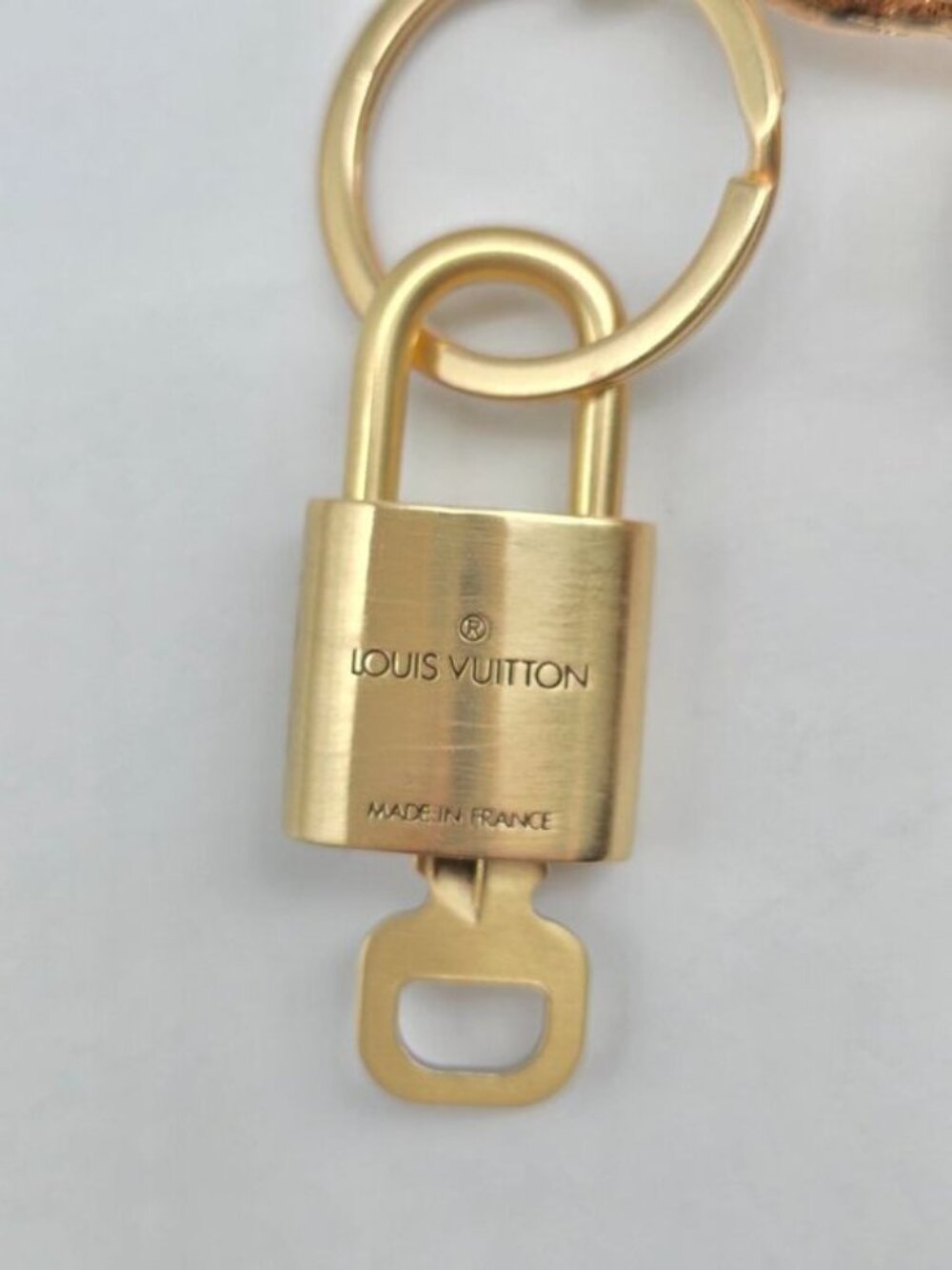 Authentic Louis Vuitton Gold Lock 🔒 Unbranded Rhinestone Bunny Rabbit Keychain - Picture 8 of 9
